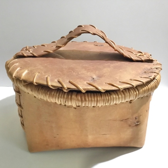 Vintage Authentic Signed Chipewyan Indian Birch Bark Basket - Picture 3 of 12